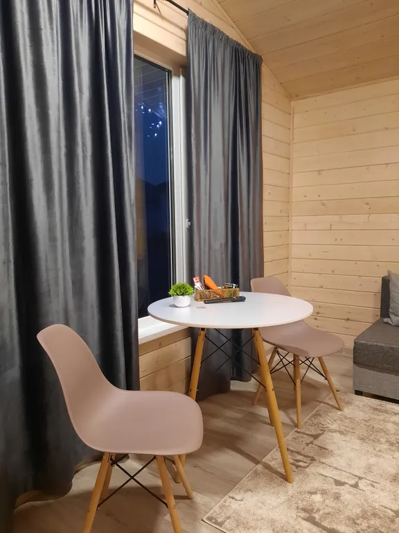 Уютный четырехместный Домик де-люкс с двухспальной кроватью