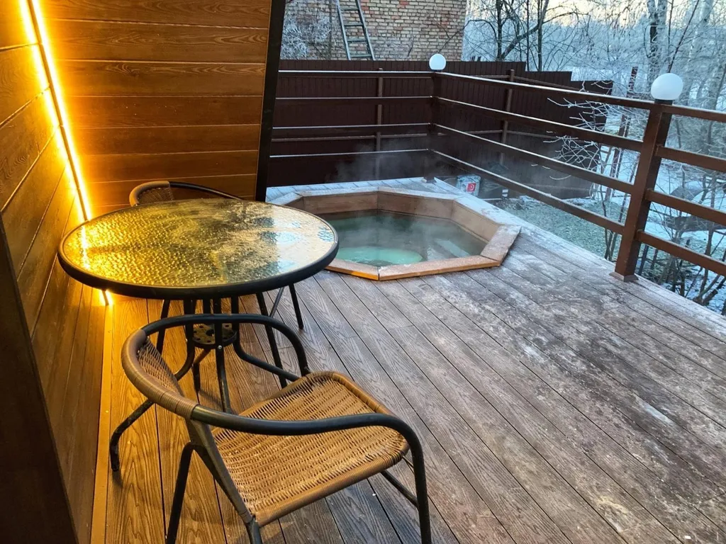 А-фрейм у Озера с чаном и сауной