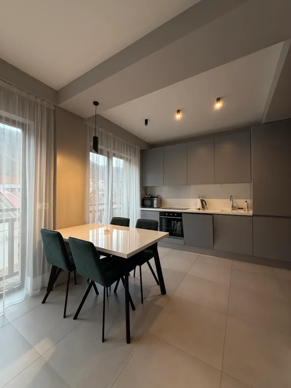 Двухуровневая просторная квартира в п.Эсто-Садок (к.Красная Поляна)