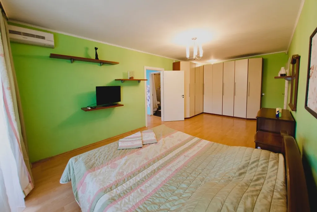 3-комнатная квартира в центре (рядом с ОГУ)