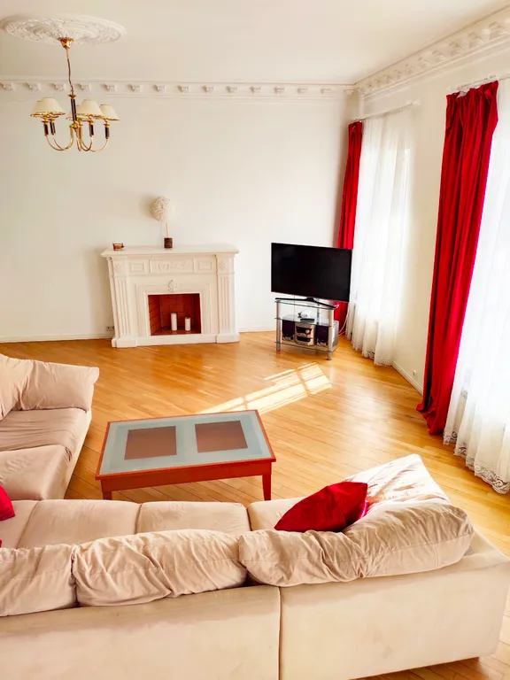 Квартира с большой гостиной с видом