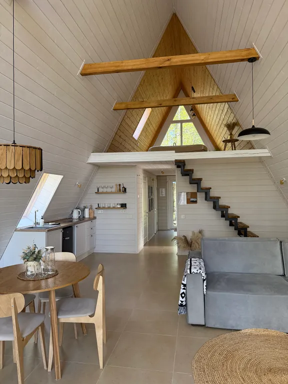 Коттедж Большой треугольный дом 90м2 с завтраком — Куровское