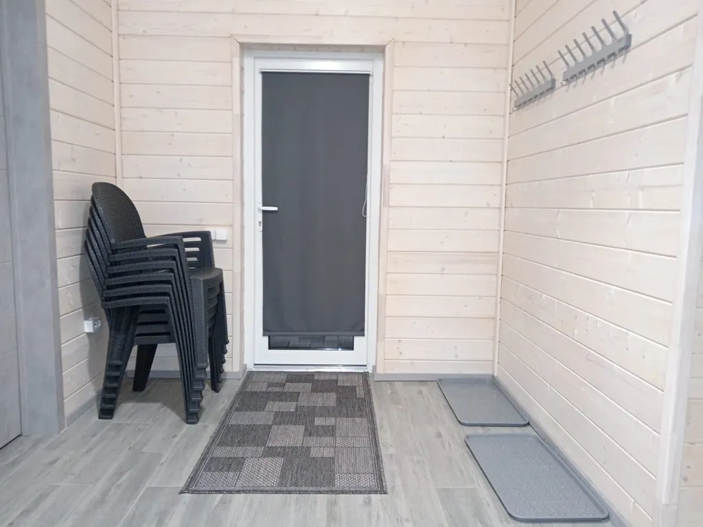 Коттедж Красивый дом у речки — Купанское