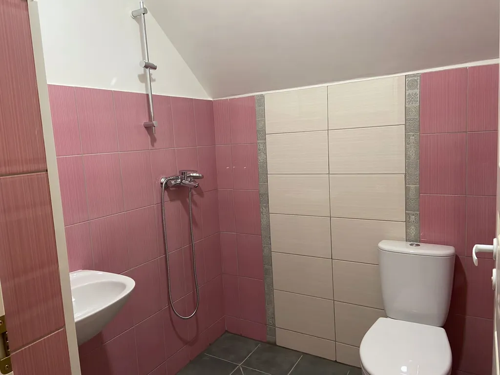 Коттедж 4+2 с сауной на берегу медного озера