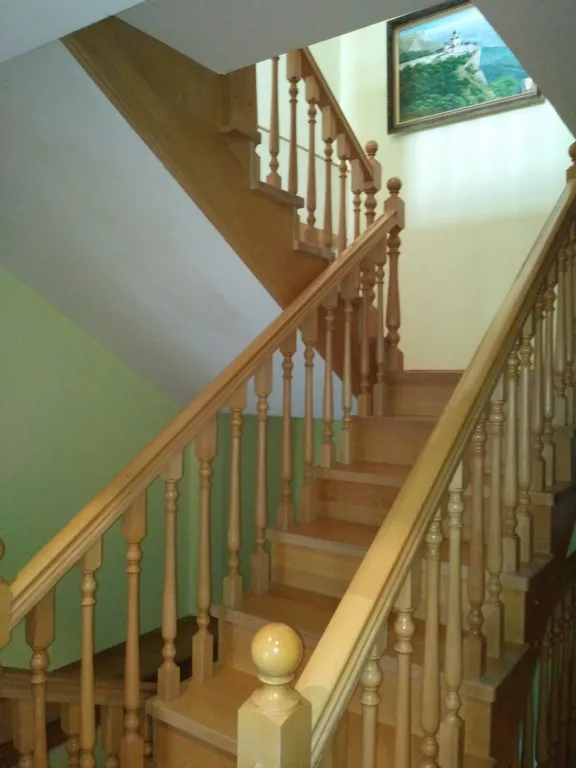 Эллинг на берегу моря