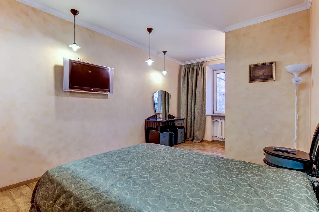 Ryss' 2BR Apt on Nevsky 79