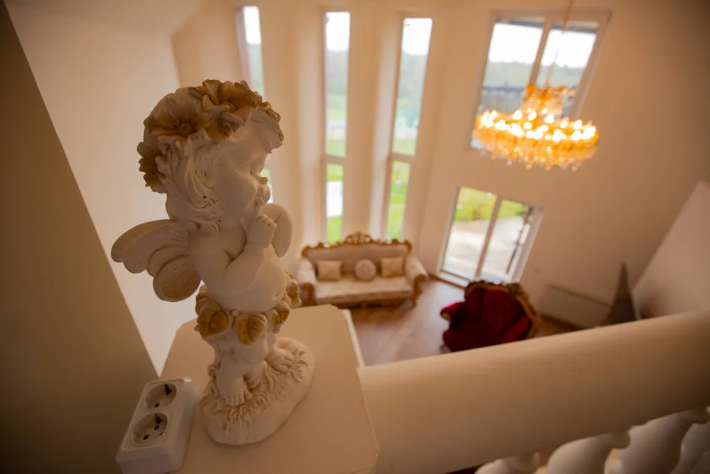 Большой трехэтажный дом