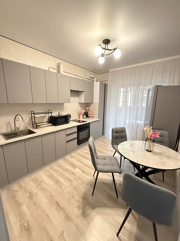 Уютная просторная кв в центре МКР1