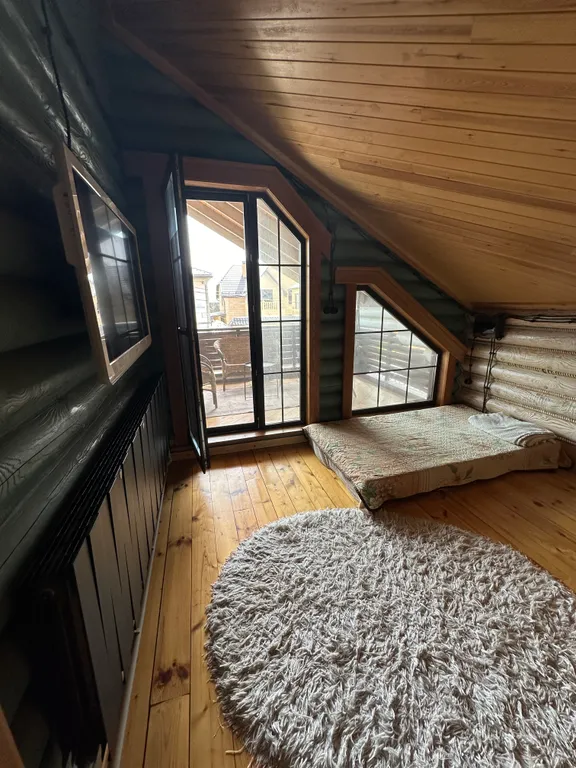 Дом из бруса на берегу моря с зоной барбекю и собственной парной