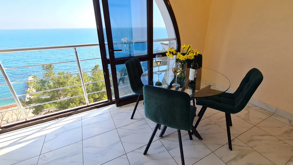 Супер-видовая квартира в Ливадии на берегу моря — аренда посуточно в Ливадия