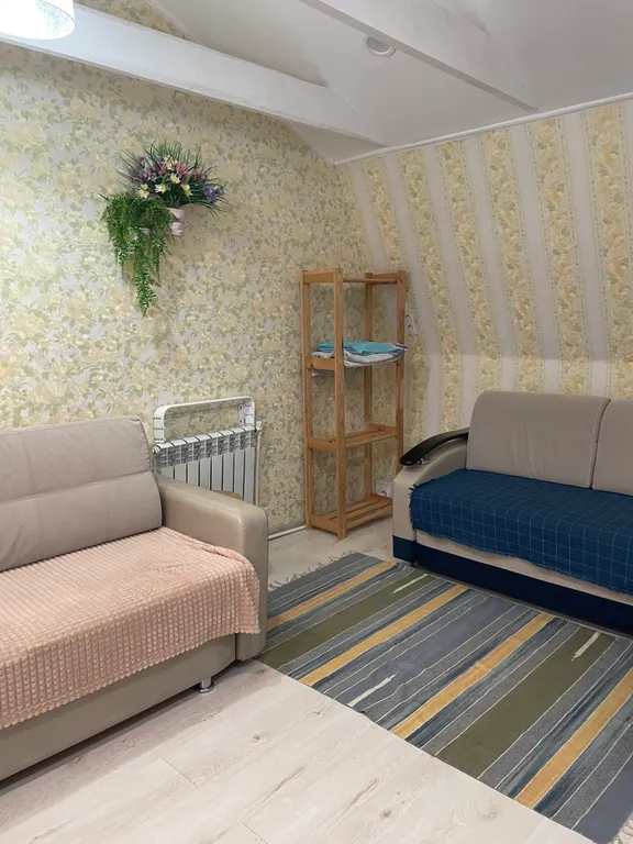 Дом с баней и детской площадкой, рядом лес и горы