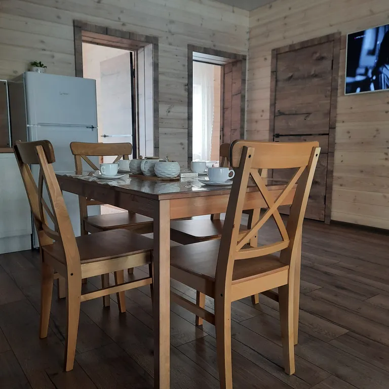 Гостевой дом в сосновом лесу в 15 минутах от курорта Манжерок