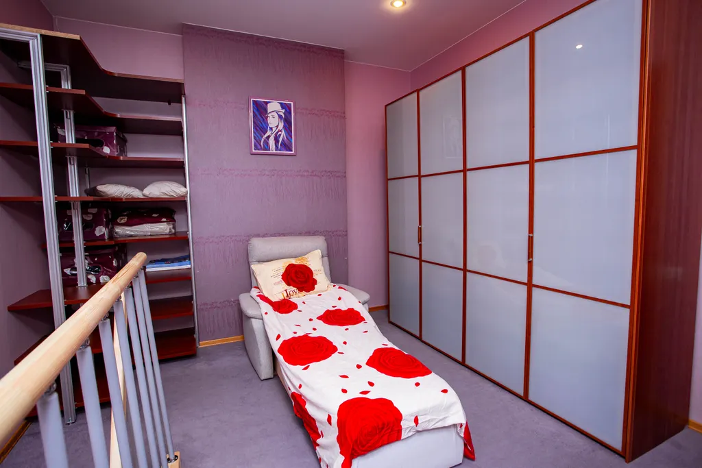 Дом с роскошным бассейном и 2 видами бань