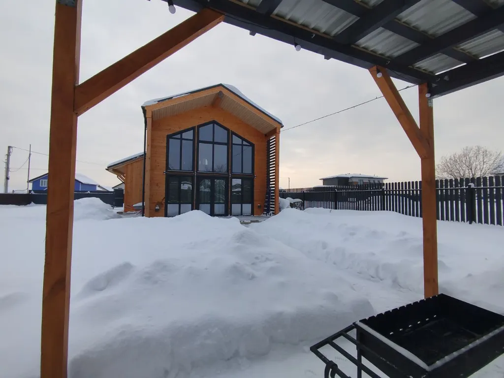 Стильный барн с крытой мангальной зоной