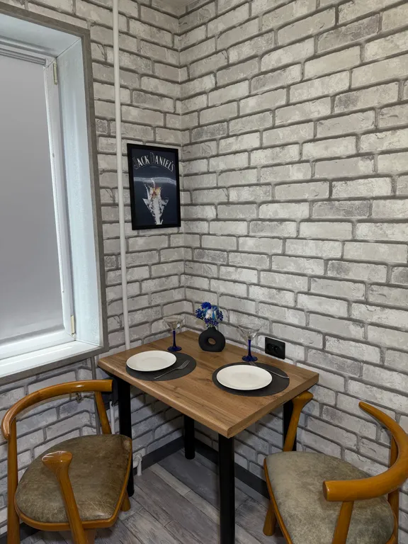 Серый лофт на силуэте