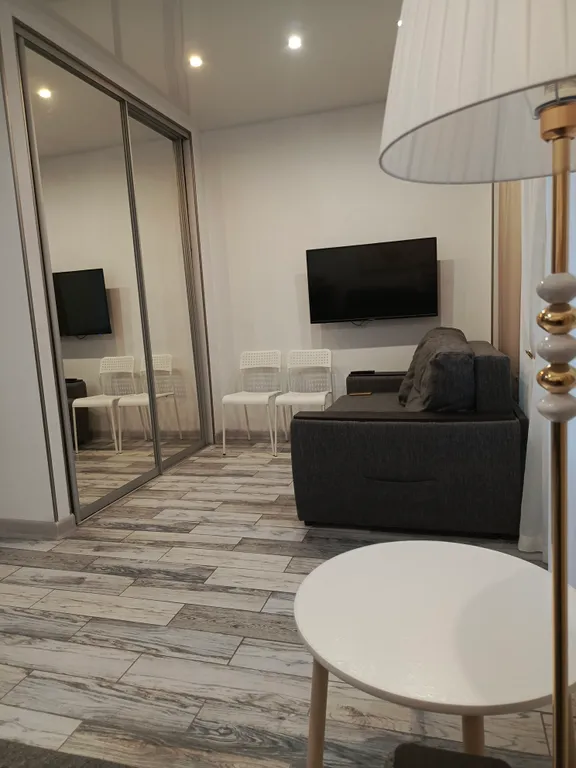 Студия с панорамным окном в Сириусе