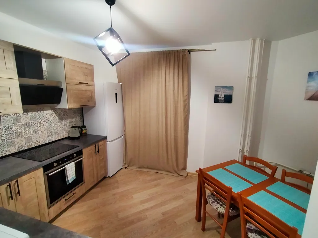 Квартира с панорамным балконом.
Хрустальный 19 этаж "День и Ночь"