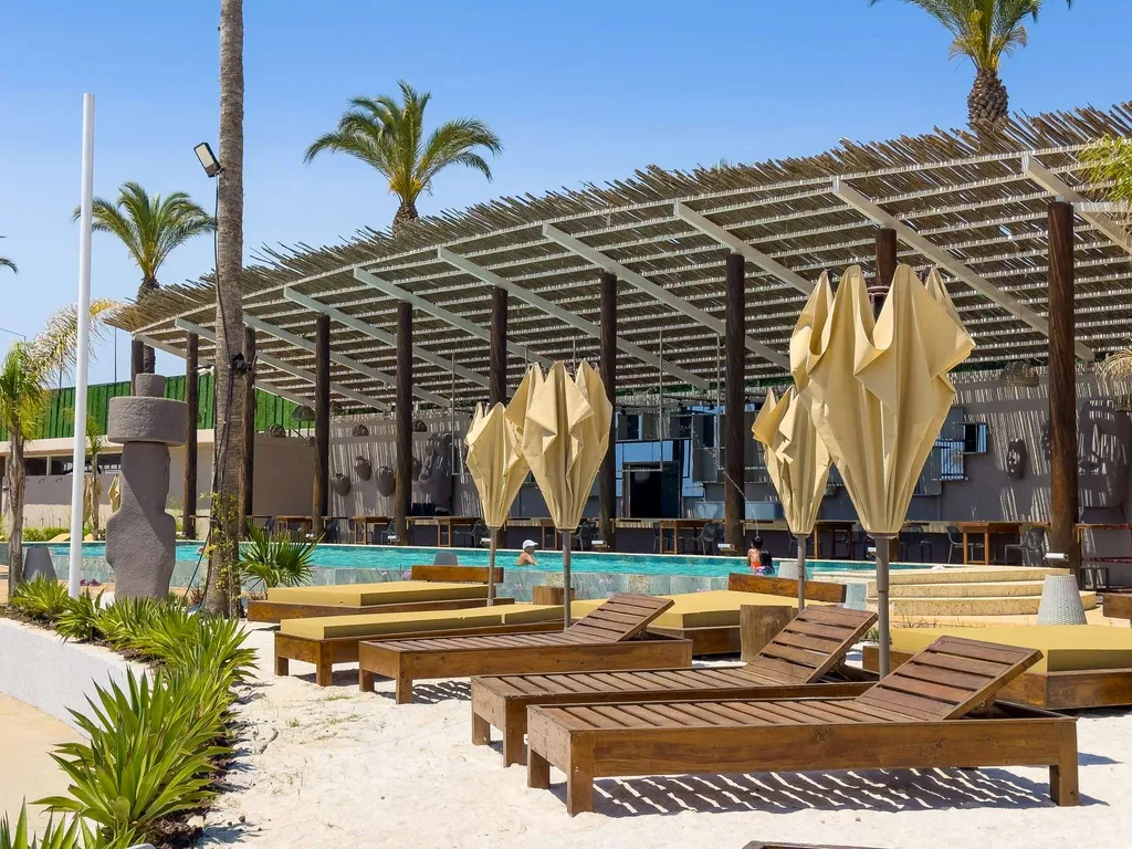 Azura World E с премиум инфраструктурой