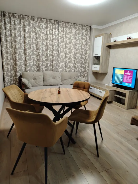 Евротрешка у ЖД вокзал и зоопарка