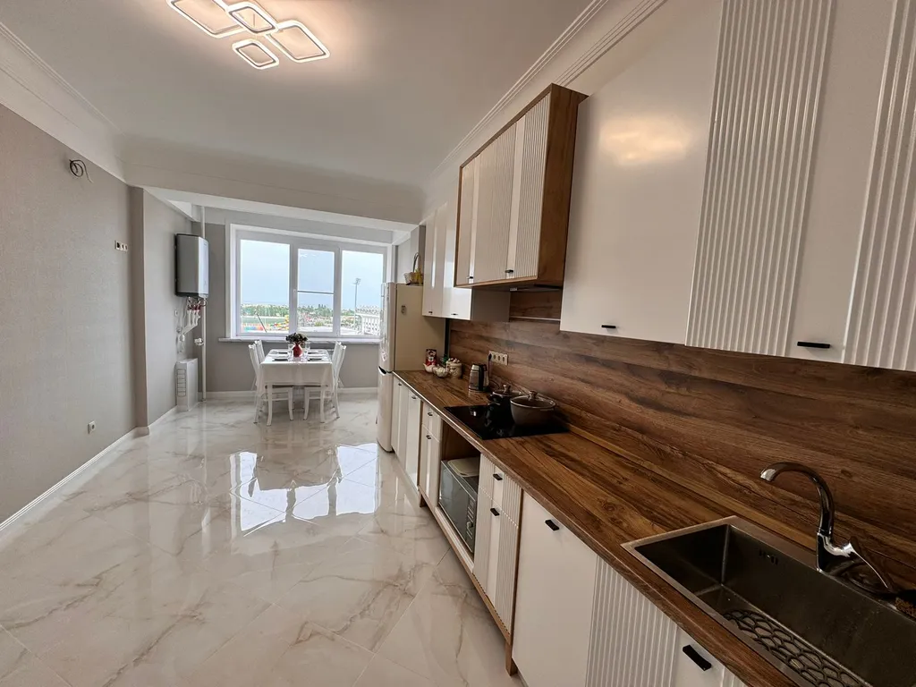 С видом на море уютная, новая квартира возле Анжи-Арены