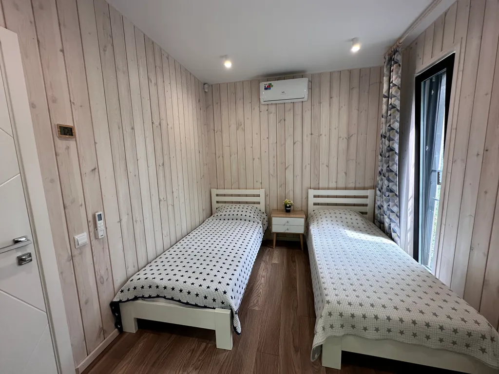 Коттедж Апартаменты рядом с морем ,с видом на горы у скалы парус — Прасковеевка