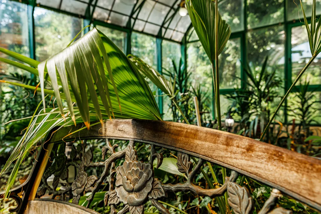 Современный дом с бассейном и сауной для большой компании