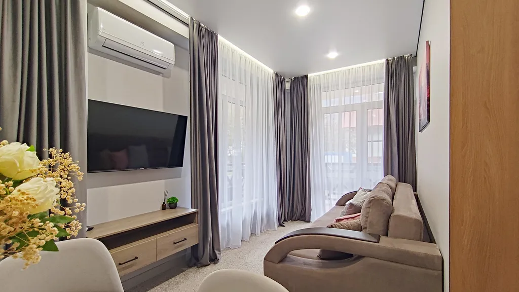 Вид на горы с балкона - апартамент со спальней в центре курорта