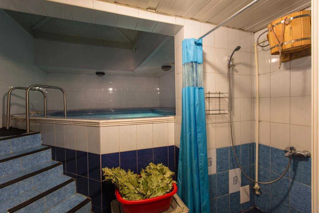 Коттедж с русской баней и бассейном