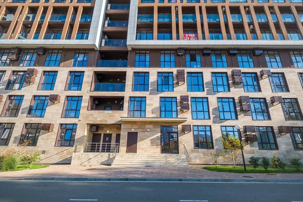 Дизайнерская светлая студия для 3 человек