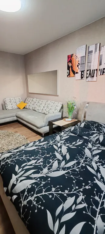 Квартира возле ТЦ Аура