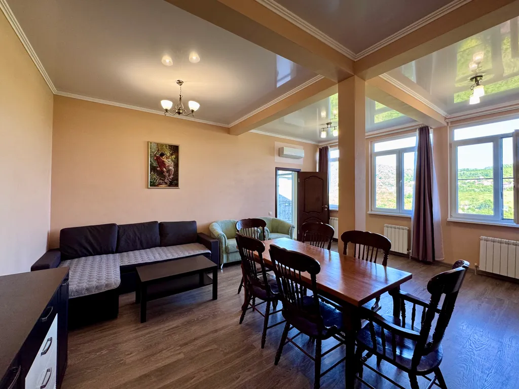 Коттедж 3-этажный дом с садом недалеко от моря — аренда посуточно в Сочи