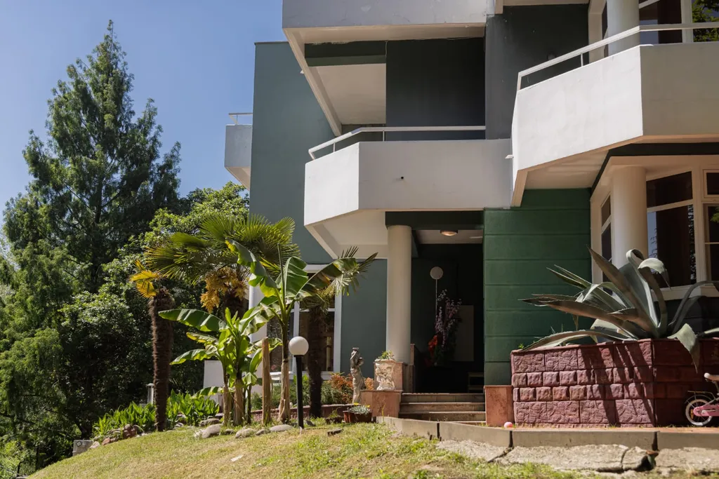 Вилла с бассейном и видом на море