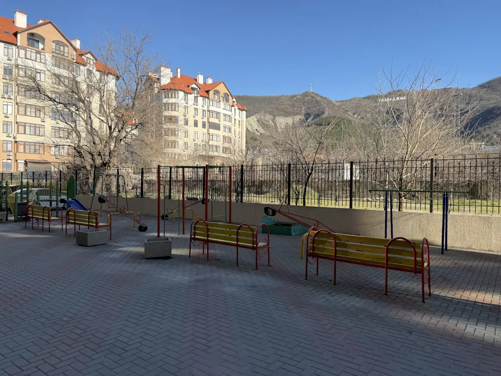 Квартира Квартира с балконом и видом на горы в центре - 11 мин до моря — Геленджик