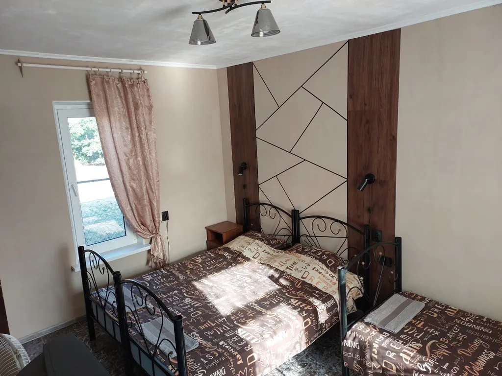 Уютный дом с видом на сад