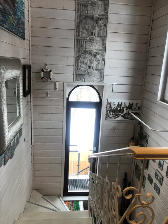 Большая комната на 2-ом эт. деревянного дома