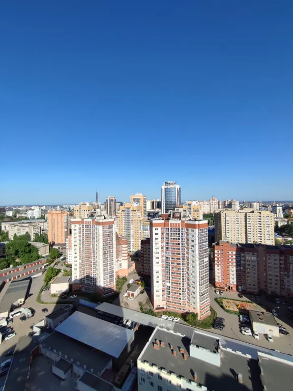 Комфортабельная видовая квартира с парковочным местом в центре