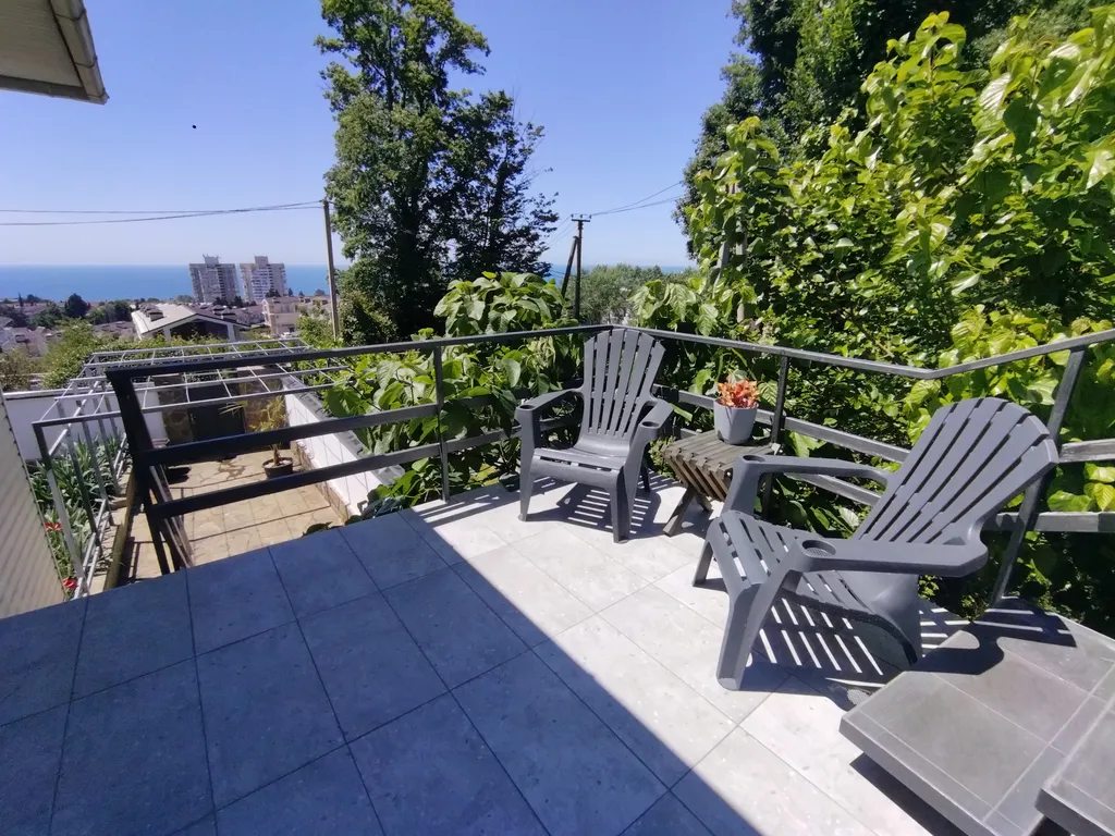 3-комнатная квартира в доме с видом на горы и море