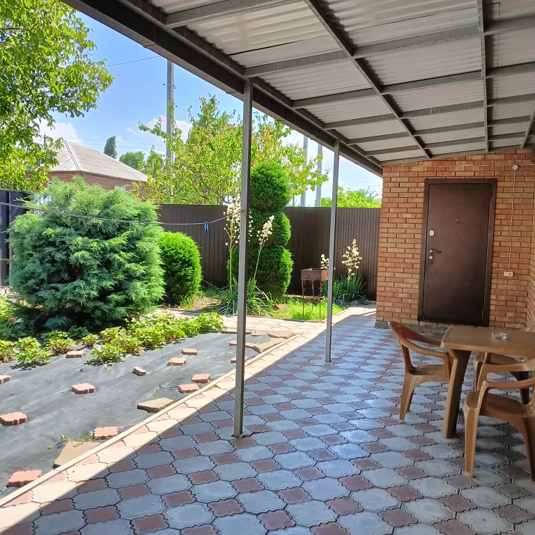 Дом с бассейном