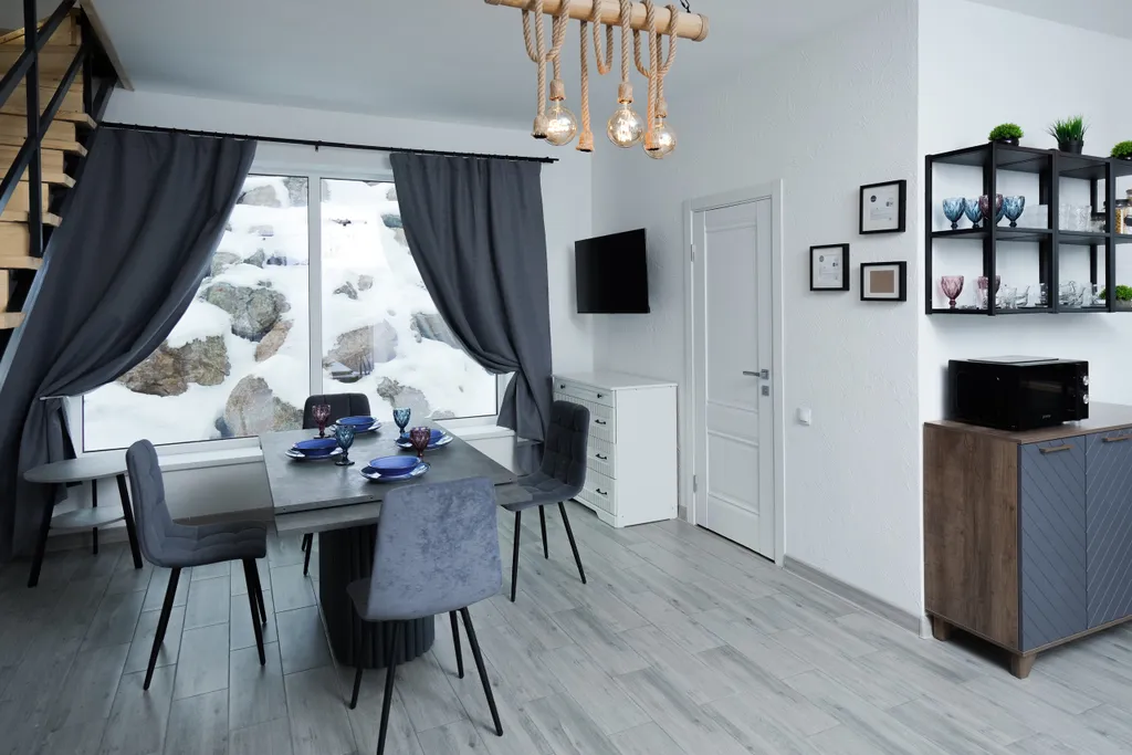 Уютный дом в лесу