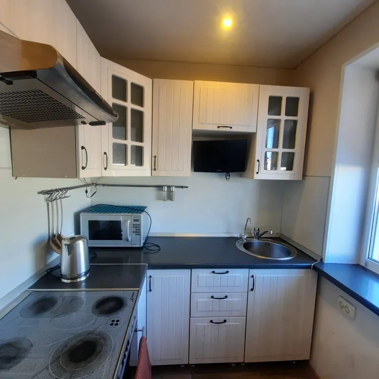 Свежая, уютная квартира в центре города с мебелью и бытовой техникой — аренда посуточно в Магадан