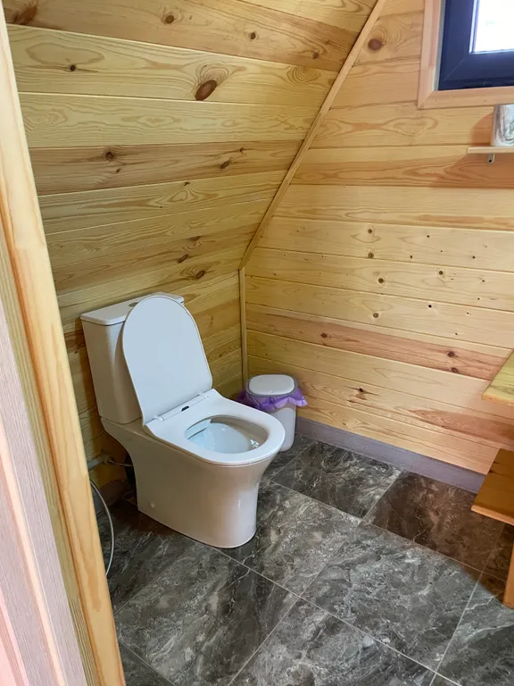 Атмосферные дома a-frame на берегу моря