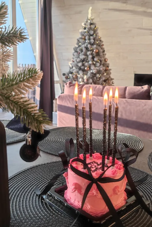 Коттедж Панорамный домик с теплым бассейном в пяти минутах ходьбы от города — аренда посуточно в Борисовичи