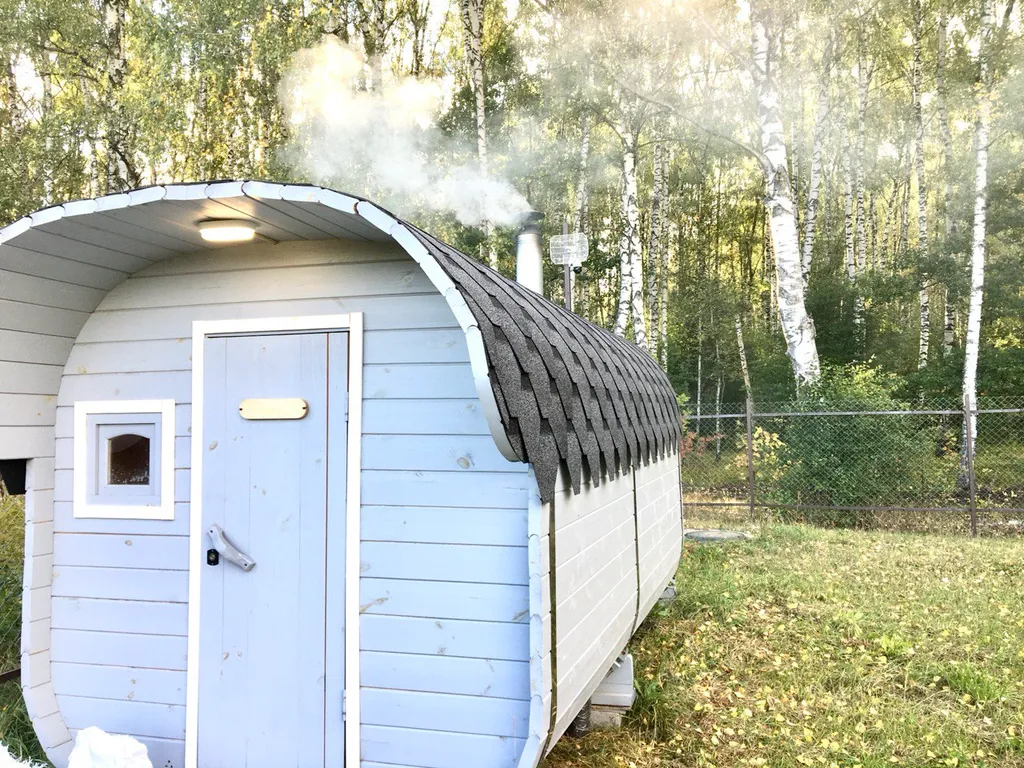 Дом с камином и видом на зимний лес