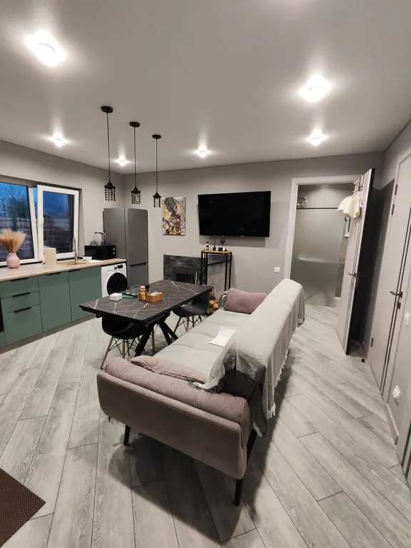 Уютный дом с баней из липы и уличным бассейном