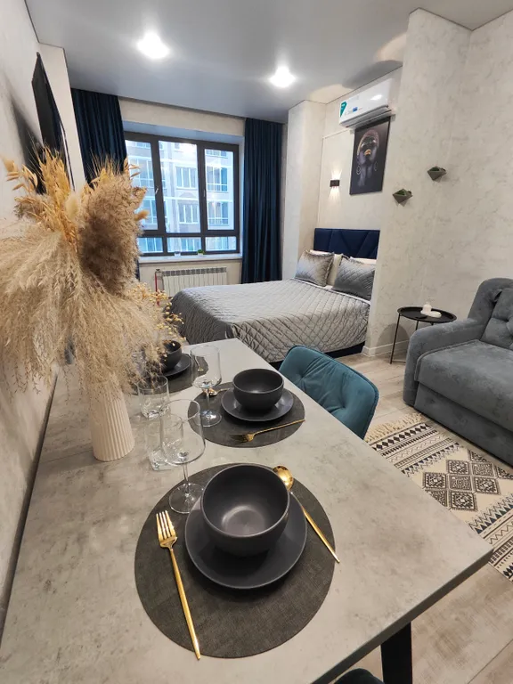 Квартира NATALI Aparts 108.1 Дизайнерская студия в центре города — аренда посуточно в Абакан