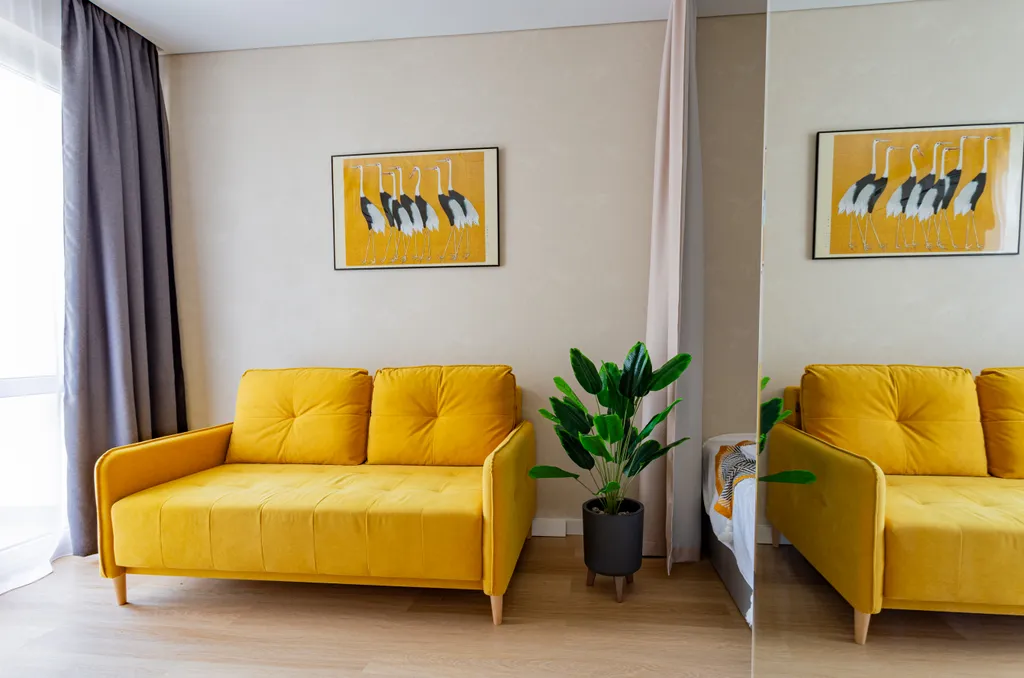 Просторная студия с дизайнерским ремонтом