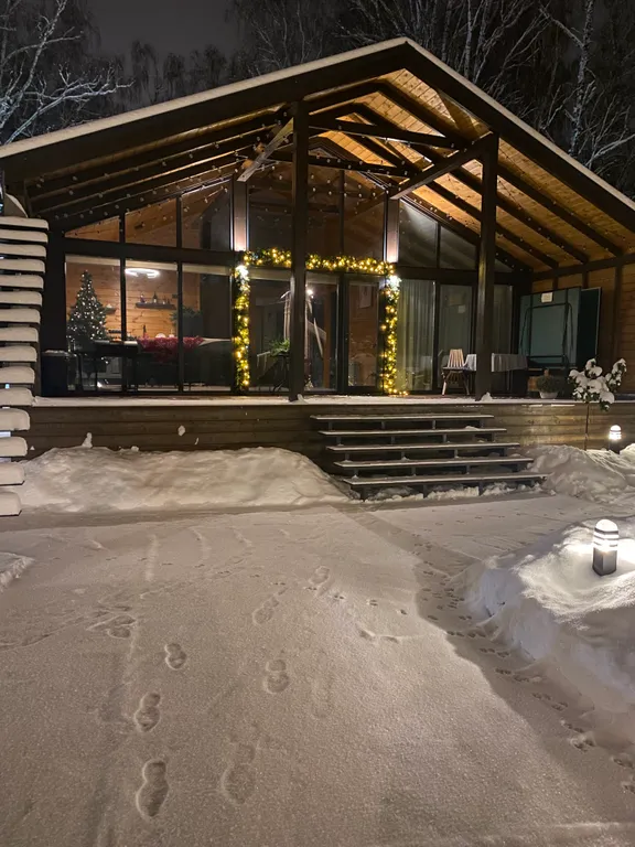 Современный барнхаус у леса рядом с городом