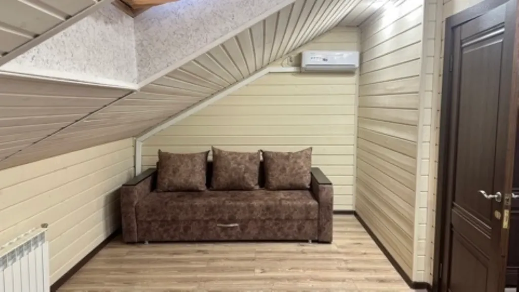 Таунхаус Янтак #1 дерево