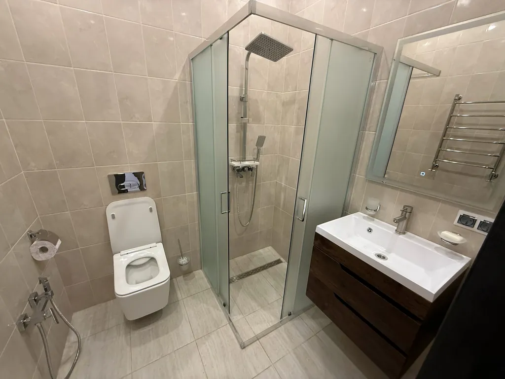 Дом с бассейном и 6 спальнями