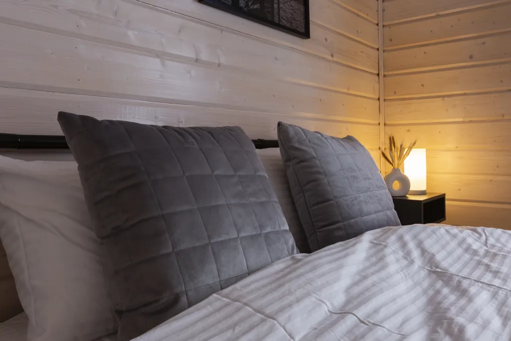 Новый стильный барнхаус с видом на лес